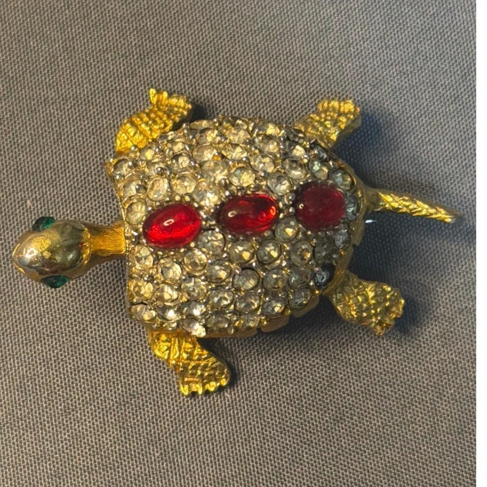 Vintage Gold Tone Rhinestone Turtle Brooch Red Cabochon Shell Green Eye Pin